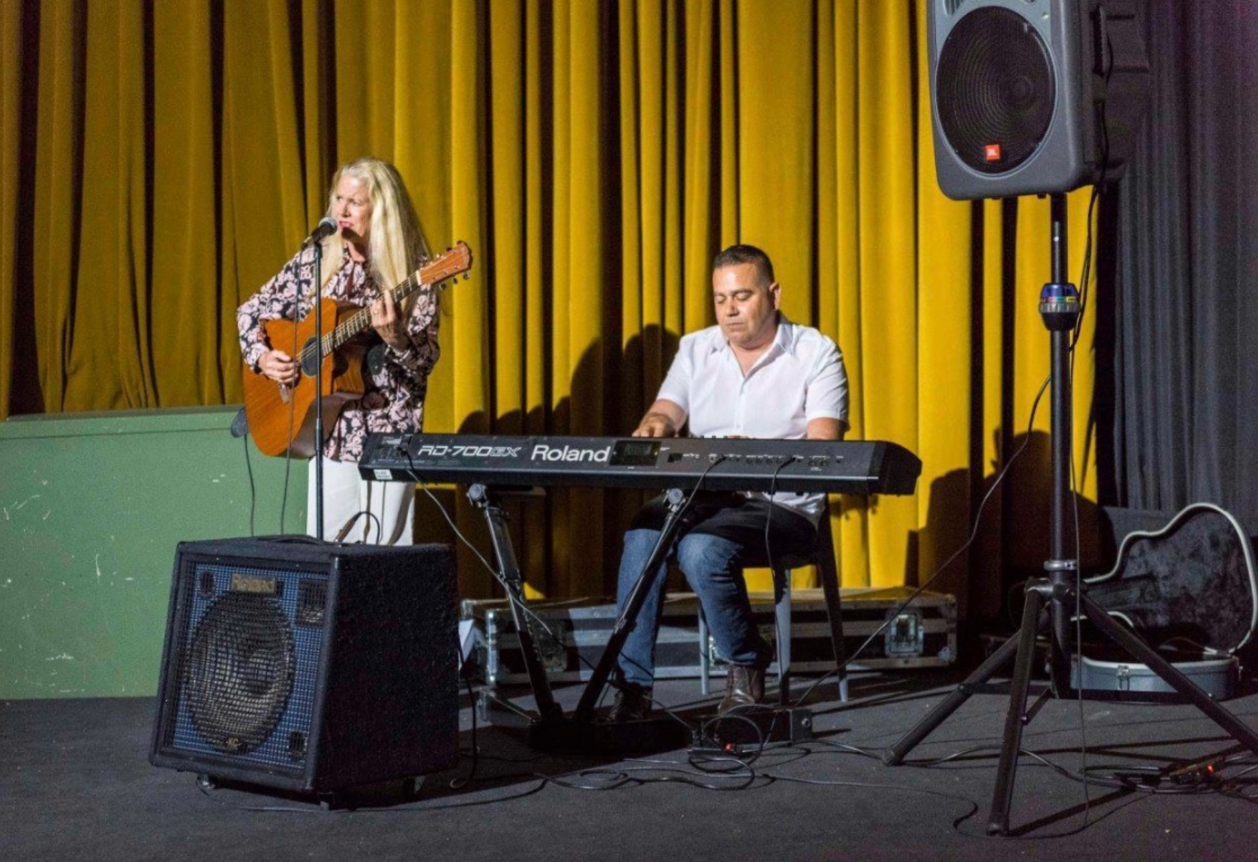 Matthew and Jeanie Cunningham performing